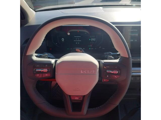 KIA EV3 GT-Line 81.4 kWh | DEMO | Schuif/kanteldak | Panoramisch schuifkanteldak | Stoelverwarming | Harman Kardon | Afneembare trekhaak |