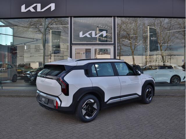 KIA EV3 Plus 81.4 kWh -Uit Voorraad leverbaar- Navi+BT+Cam Cr. Control LED Stoel+Stuurverw. 17''LMV 10 jr. Garantie