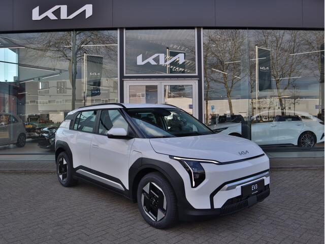 KIA EV3 Plus 81.4 kWh -Uit Voorraad leverbaar- Navi+BT+Cam Cr. Control LED Stoel+Stuurverw. 17''LMV 10 jr. Garantie