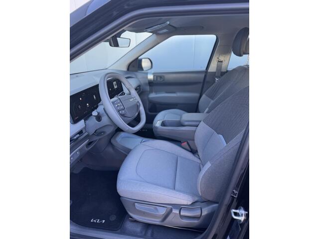 KIA EV3 Air 58.3 kWh | 19 inch | Parkeersensoren Voor + Achter | Camera | Adaptive Cruise | Keyless | DAB+ | Apple Carplay/ Android Auto