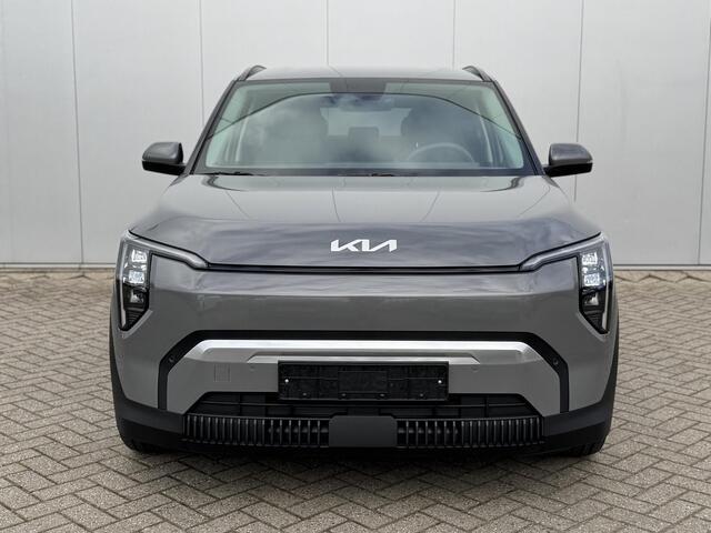 KIA EV3 Plus 58.3 kWh | Tijdelijk Kia inruilpremie ¤ 3000,- Bij Aanschaf | Parkeersensoren Voor + Achter | Camera | Adaptive Cruise | Keyless | DAB+ | Apple Carplay/ Android Auto