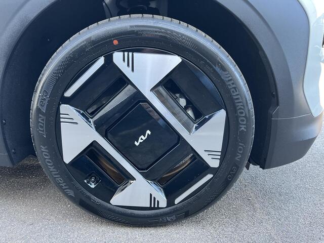 KIA EV3 Plus Advanced 81.4 kWh ACTIE! EXCLUSIEF BIJ KOOIJMAN TIEL! DIRECT LEVERBAAR! Meerdere kleuren snel leverbaar. RUIM ¤4800,- VOORDEEL! TEL.: 0344-611400