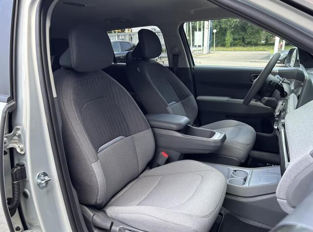 KIA EV3 Plus 58.3 kWh ACTIE EXCLUSIEF BIJ KOOIJMAN TIEL! DIRECT LEVERBAAR! Nu ¤3.750,- voordeel! Meerdere kleuren en uitvoeringen leverbaar. TEL: 0344-611400