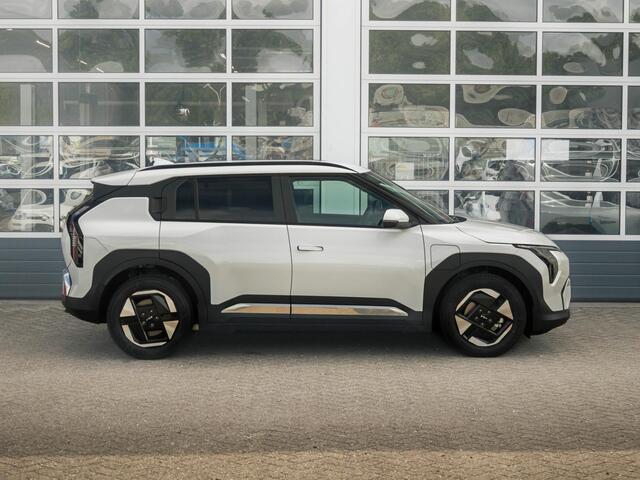 KIA EV3 Plus 81.4 kWh l Direct leverbaar l Stoel Stuurwielverwarming l Dode hoek assistent l Privatelease vanaf ¤ 572,00