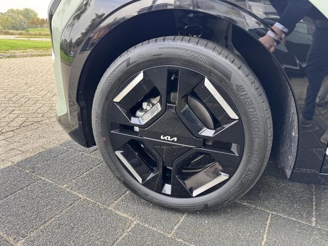 KIA EV3 GT-Line 81.4 kWh ¤44.195,- RIJKLAAR! Nu ¤3.230,- voordeel! Meerdere kleuren en uitvoeringen leverbaar.