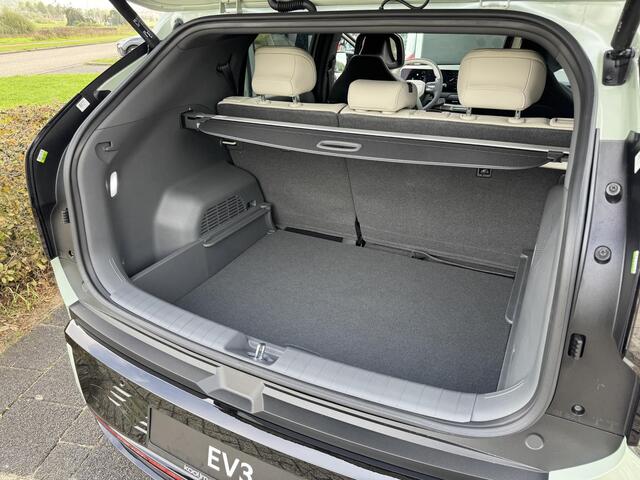 KIA EV3 GT-Line 81.4 kWh ¤44.195,- RIJKLAAR! Nu ¤3.230,- voordeel! Meerdere kleuren en uitvoeringen leverbaar.