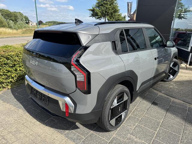 KIA EV3 Plus Advanced 81.4 kWh ¤41.995,- RIJKLAAR! Nu ¤3.700,- voordeel! Meerdere kleuren en uitvoeringen leverbaar.