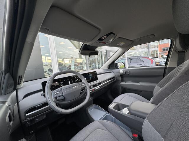 KIA EV3 Air 81.4 kWh ¤37.900,- RIJKLAAR! Nu ¤3.595,- voordeel! Meerdere kleuren en uitvoeringen leverbaar.