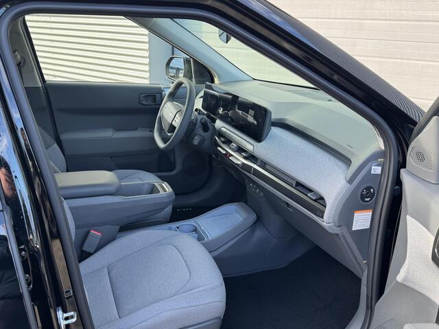 KIA EV3 Plus 58.3 kWh | Tijdelijk Kia inruilpremie ¤ 3000,- Bij Aanschaf | Parkeersensoren Voor + Achter | Camera | Adaptive Cruise | Keyless | DAB+ | Apple Carplay/ Android Auto