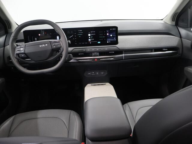 KIA EV3 Plus Advanced 58.3 kWh | SOH 99% | Panoramadak | Harman / Kardon | Dodehoekdetectie | Elektr. Achterklep | Stoel/Stuurverwarming |