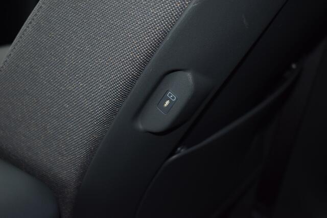 KIA EV3 PLUS 58.3 kWh | Adaptieve Cruise Control | Navigatie | Camera | Stoel+StuurVerwarming | Trekhaak | Tot 10Jr. Kia-Garantie