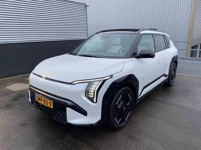 KIA EV3 GT-PlusLine 81.4 kWh Auto vol luxe! Schuif-/kanteldak, trekhaak, V2L, stoelverwarming, navigatie, Apple CarPlay/Android Auto, NL-auto, boekjes compleet