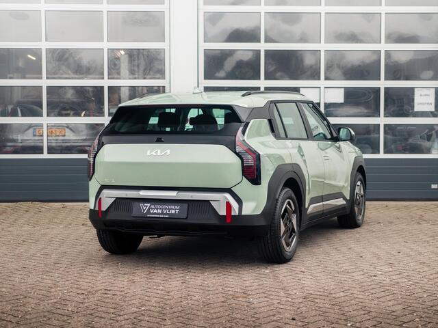 KIA EV3 Air 58.3 kWh | Uit voorraad leverbaar | Navi | 17" | Adapt. Cruise | Clima | PDC | Dakrails |