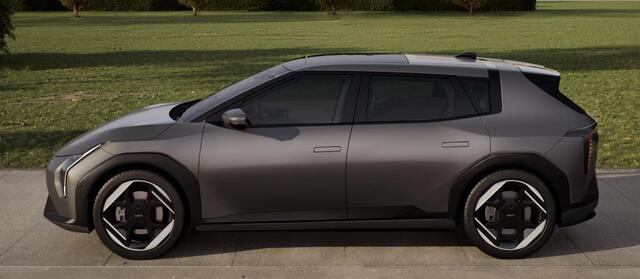 KIA EV4 Plus Advanced 81.4 kWh Glazen schuif-/kanteldak | Vegan lederen stoelbekleding | Elektrisch verstelbare bestuurdersstoel | Slimme automatische achterklep | Harman Kardon premium sound system |