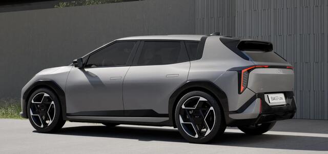 KIA EV4 GT-Line 81.4 kWh Glazen schuif-/kanteldak | Vegan lederen stoelbekleding | Elektrisch verstelbare voorstoelen | Slimme automatische achterklep | Harman Kardon premium sound system |