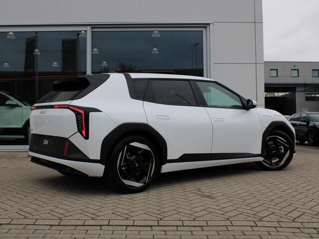 KIA EV4 Plus Advanced 81.4 kWh Direct leverbaar | Pano dak | Elektrische kofferbak | lage bijtelling!