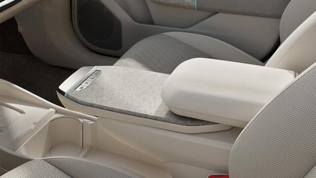 KIA EV4 Fastback Plus 81.4 kWh Voorbereid voor V2X | Dodehoekassistentie | Adaptieve cruise control | Stoel- en stuurwielverwarming | Achteruitrijcamera en parkeersensoren voor en achter | Navigatie |