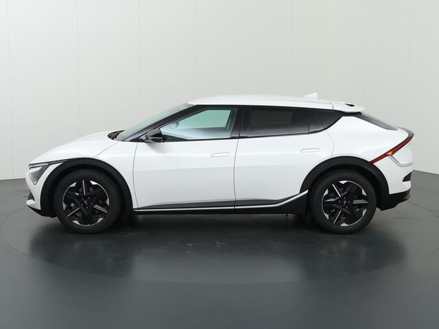 KIA EV6 Light Edition 63 kWh | Parkeercamera | Keyless Entry | Stoelverwarming | Apple Carplay | Android Auto |