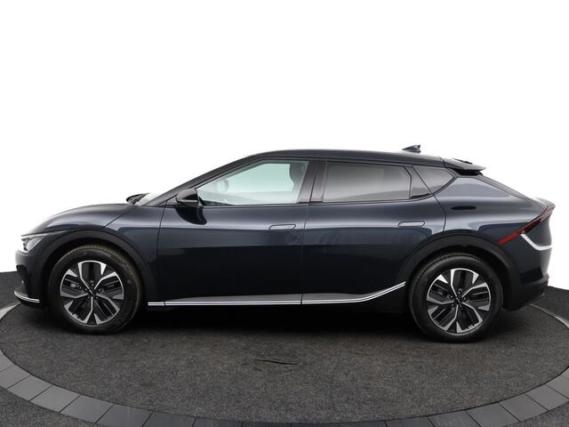 KIA EV6 Light Edition 58 kWh - SOH 98,9% - Stoel-/stuurverwarming - Cruise Control - Apple CarPlay/Android Auto - Navigatie - Fabrieksgarantie tot 08-2031
