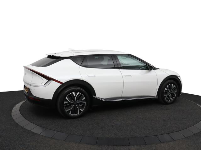 KIA EV6 Light Edition 58 kWh - SOH 98,9% - Stoel-/stuurverwarming - Cruise Control - Navigatie - Getint glas - Climate Control - Fabrieksgarantie tot 06-2031