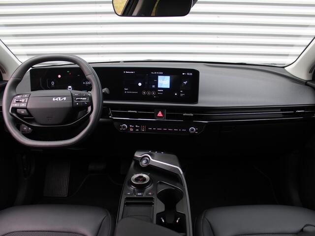 KIA EV6 Light Edition 63 kWh | Stuur-/stoelverwarming | Camera | 19" LM | LED | Cruise adapt. | Clima | Draadloze telefoonlader | 17% bijtelling |