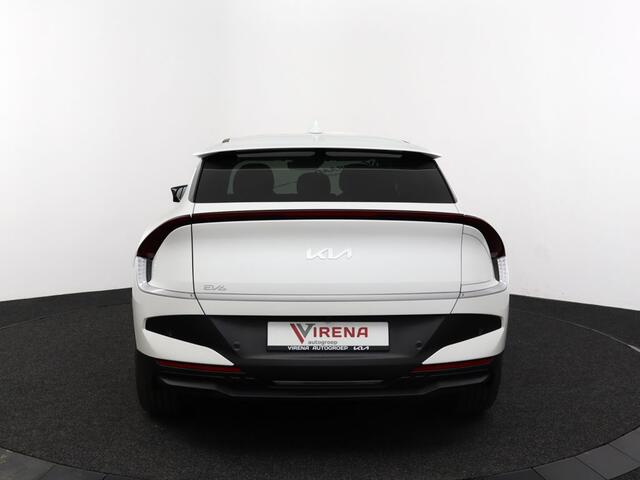KIA EV6 Light Edition 63 kWh - Navigatie - Adaptive cruise control - Stoel/stuur verwarming - Apple Carplay/Android Auto - Climate Control - Achteruitrij camera - Fabrieksgarantie tot 04-2032