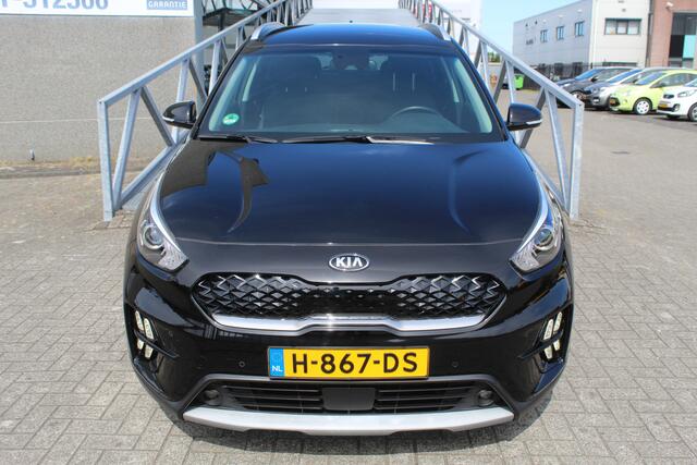 KIA Niro 1.6 GDi PHEV DynamicPlusLine AUTOMAAT/Navigatie/Climate control/Adaptive cruise control/Lane assist/Apple carplay/Achteruitrijcamera/Parkeersensoren rondom/Stoelverwarming/Stuurverwarming/Dodehoek detectie/Keyless/DAB/Bluetooth/VESS/Spraakbediening/16'' L