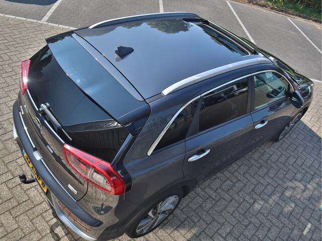 KIA Niro 1.6 GDi Hybrid Edition Schuifkanteldak | Stoel en stuurverwarming | 18 Inch lichtmetalen velg | Tot 10 jaar garantie