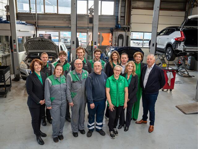 KIA Niro 1.6 GDi Hybrid ExecutiveLine Navigatie, Achteruitrijcamera, Clima controle, Cruise controle, Xenon verlichting, Stoel/Stuurverwarming, Lederen bekleding, Lm velgen 17'', Zeer compleet, Dealer onderhouden, Nederlandse aut Bovag afleverpakket 695,-