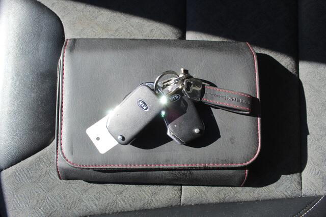 KIA Niro 1.6 GDi Hybrid DynamicLine Automaat/Navigatie/Adaptive cruise control/Apple carplay/Achteruitrijcamera/Parkeersensoren/Climate control/Lane assist/DAB.