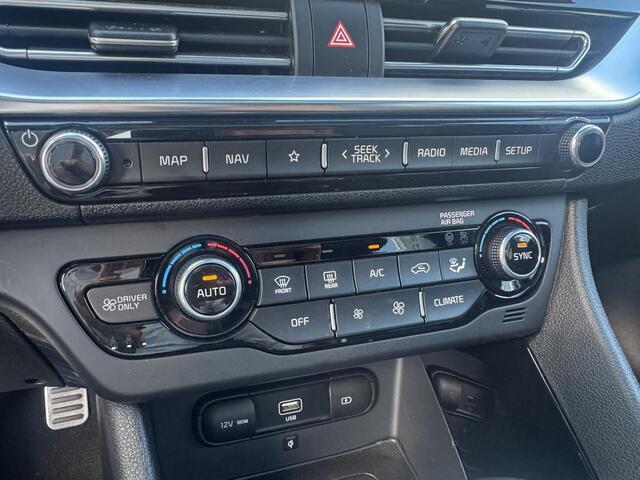 KIA Niro 1.6 GDi Hybrid ExecutiveLine | Nederlandse dealeronderhouden auto "Navigatie | Stoel en stuur verwarming | Stoelventilatie | Schuifkanteldak |