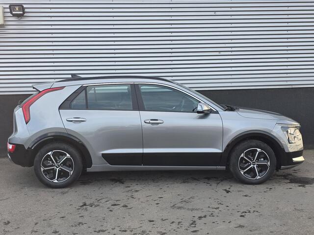 KIA Niro 1.6 GDi Hybrid DynamicLine Trekhaak, navigatie Apple CarPlay/Android Auto, NL-AUTO! parkeersensoren v&a, achteruitrij camera, adaptieve cruise control, BTW-auto