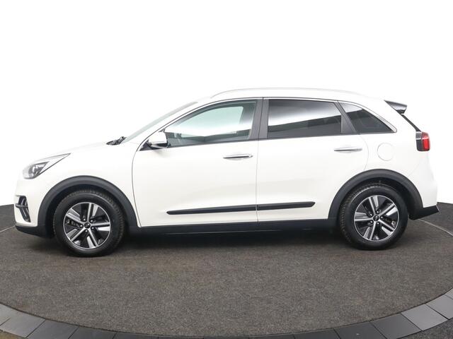 KIA Niro 1.6 GDi Hybrid Dynamicline Edition - Glazen Schuif-/kanteldak - Navigatie - Apple Carplay/Android Auto - Climate Control - Trekhaak - Privacy Glas Achter - Led Verlichting - Parkeersensoren voor en achter - Dealer Onderhouden - Fabrieksgarantie tot 2028