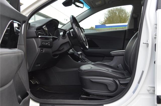 KIA Niro 1.6 GDi Hybrid DynamicPlusLine Leer Stoel en Stuurverwarming Camera Trekhaak 4 Seizoenenbanden.