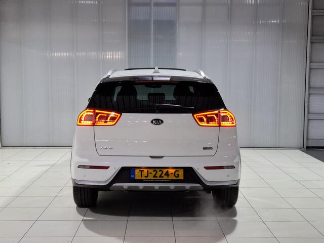 KIA Niro 1.6 GDi Hybrid Design Edition , Stoel en Stuur verwarming, schuif kantel dak. Navigatie.