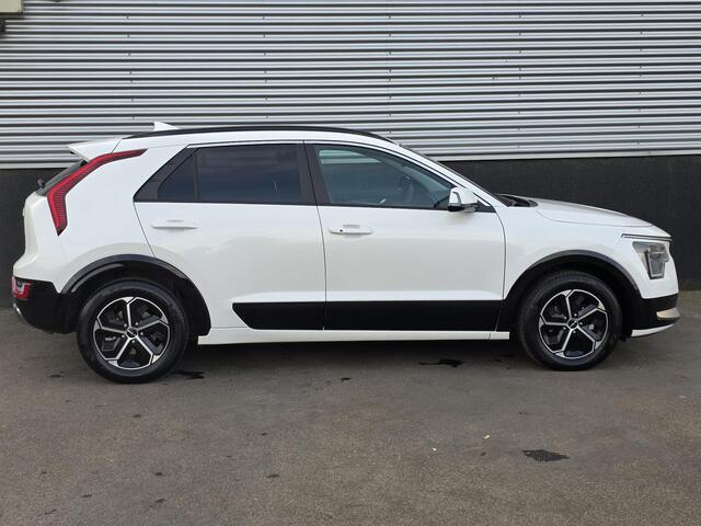KIA Niro 1.6 GDi Hybrid DynamicPlusLine Schuif-/kanteldak, dodehoek detectie, parkeersensoren v&a, stoel- & stuurwiel verwarming, navigatie, Apple CarPlay/Android Auto, achteruitrij camera