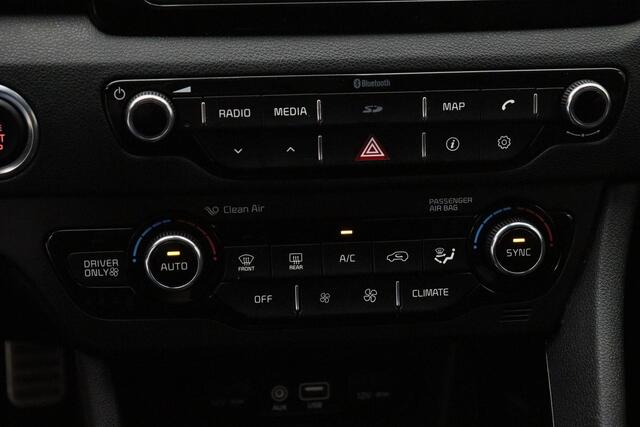 KIA Niro 1.6 GDi Hybrid SportsLine 2017 NAP | Navigatie | Airco | Cruise control | Stuurwielverwarming | Stoel verwarming + ventilatie | Trekhaak | Camera | Bluetooth | Lederen bekleding |