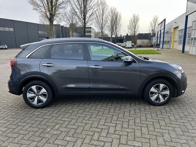 KIA Niro 1.6 GDi H. First Ed. CARPLAY NAVI CAMERA DEALER.