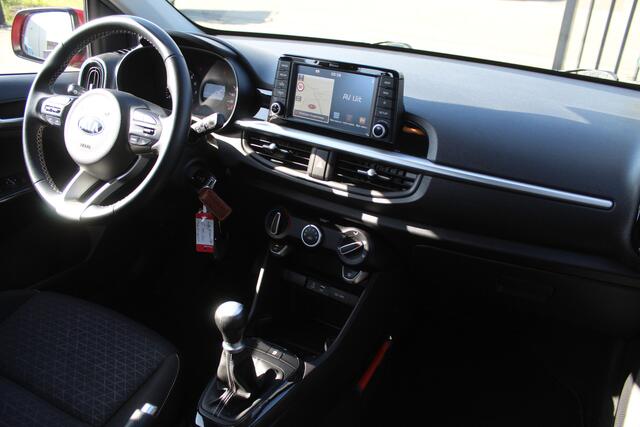 KIA PICANTO 1.0 MPi DynamicPlusLine Navigatie/Achteruitrijcamera/Cruise control/Airco/Apple carplay/Bluetooth/Multifunctioneel stuurwiel/Spraakbediening/Lichtmetalen velgen/Elektrisch verstelbare spiegels/Elektrisch inklapbare spiegels
