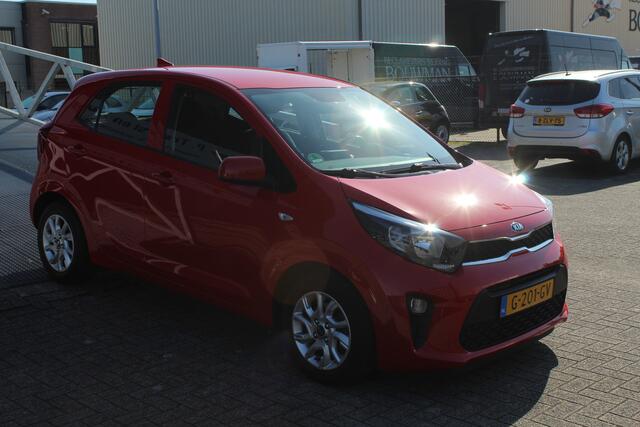 KIA PICANTO 1.0 MPi DynamicPlusLine Navigatie/Achteruitrijcamera/Cruise control/Airco/Apple carplay/Bluetooth/Multifunctioneel stuurwiel/Spraakbediening/Lichtmetalen velgen/Elektrisch verstelbare spiegels/Elektrisch inklapbare spiegels