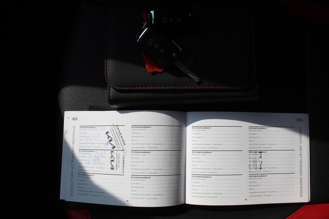 KIA PICANTO 1.0 MPi GT-Line Edition Navigatie/Airco/Achteruitrijcamera/Apple carplay/Bluetooth/LED koplampen/15'' Lichtmetalen velgen/Lederen bekleding/Elektrische ramen/Elektrisch verstelbare spiegels.