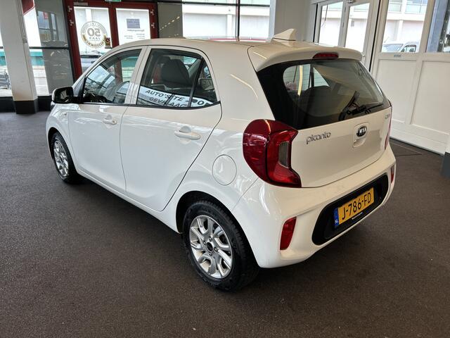 KIA PICANTO 1.0 MPi DynamicPlusLine Navigatie / Apple car play / Licht metalen velgen / Achteruitrijcamera / Cruise control / Bluetooth / Verwarmbare buitenspiegels
