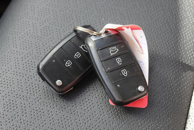 KIA PICANTO 1.0 MPi GT-Line Edition Navigatie/Achteruitrijcamera/Cruise control/Apple carplay/LED koplampen/15'' Lichtmetalen velgen/Elektrisch verstelbare spiegels/Elektrische ramen.