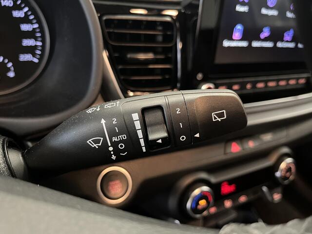 KIA RIO 1.0 T-GDi MHEV DynamicPlusLine | Slechts 4.299km gereden! | Mét trekhaak | Apple Carplay/Android Auto | Adaptive cruise control | Keyless | Achteruitrij camera | Parkeersensoren achter | Full map navigatie |