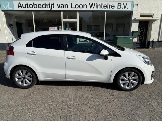 KIA RIO 1.2 CVVT ExecutiveLine achteruitrijcamera, Parkeersensoren achter, Centrale deurvergrendeling op afstand