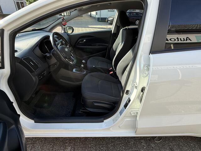 KIA RIO 1.2 CVVT ExecutiveLine achteruitrijcamera, Parkeersensoren achter, Centrale deurvergrendeling op afstand