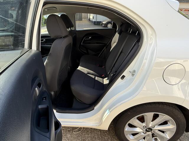 KIA RIO 1.2 CVVT ExecutiveLine achteruitrijcamera, Parkeersensoren achter, Centrale deurvergrendeling op afstand