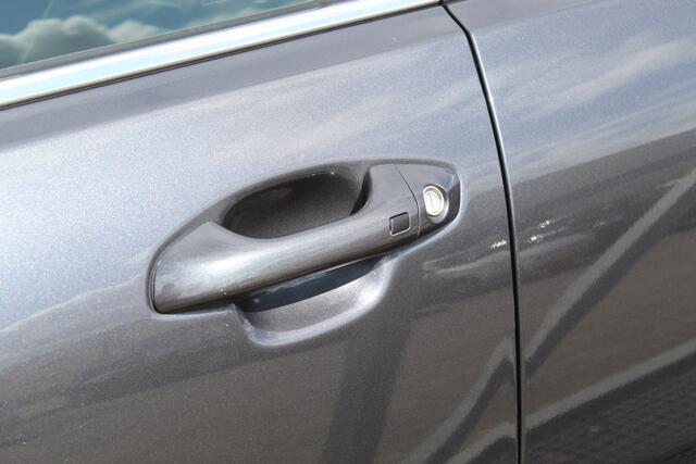 KIA RIO 1.0 TGDI GT-Line Navigatie/Cruise control/Achteruitrijcamera/Apple carplay/Stoelverwarming/Stuurverwarming/Climate control/Keyless/DAB/Lane assist/17'' Lichtmetalen velgen.