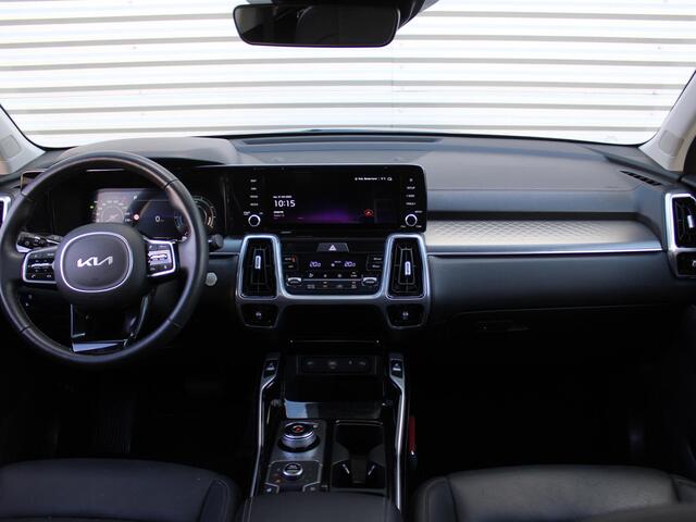 KIA SORENTO 1.6 T-GDI Plug-in Hybrid 4WD DynamicPlusLine 7p. | Panoramadak | 19" LM all weather | Navi | Cruise | Camera | Bose | Stoel/stuur verwarming | PDC |