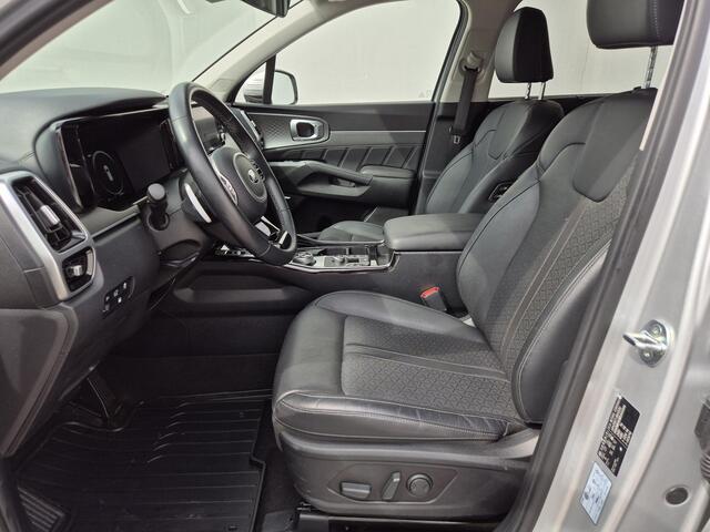 KIA SORENTO 1.6 T-GDI Plug-in Hybrid 4WD DynamicPlusLine 7p. / 7 Persoons / Fabrieksgarantie 31-01-2029 / Automaat / Trekhaak afneembaar / Trekgewicht 1450 kg / Bose Audio Systeem / Stuur-, en Stoelverwarming / Adaptief CC / Elektrische achterklep / Achteruitrijcame